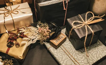 هدايا الديكور الفاخر: لمسة استثنائيّة من الأناقة تزيّن منازل موسم العطلات