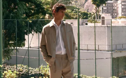 فخامة بلا ضجيج: ألوان ناعمة وخامات راقية لما قبل الربيع