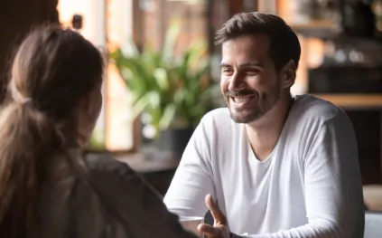 جامعة بريطانية تكشف مفاجأة عن فارق العمر والرضا العاطفي