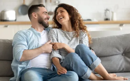 هل الرجال الأذكياء أكثر استقرارًا في العلاقات العاطفية؟ دراسة تجيب