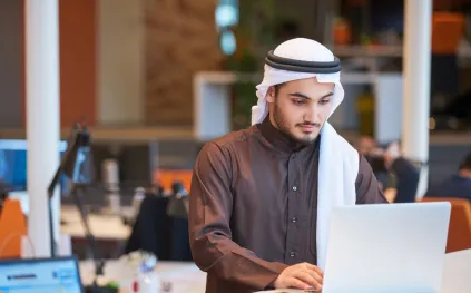 العمالة المنزلية غير السعودية بالمملكة: الأرقام الرسمية والمهن الأكثر شيوعًا