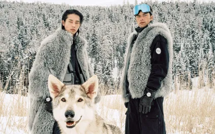 الرجل المغامر...  صيحات تتوهّج فوق القمم البيضاء