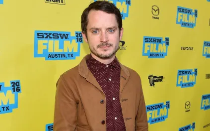 في عيد ميلاده الـ45.. كم تبلغ ثروة نجم "سيد الخواتم" إليجا وود؟