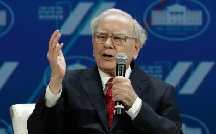 وارن بافيت يكشف سر النجاح المالي في سؤال واحد فقط