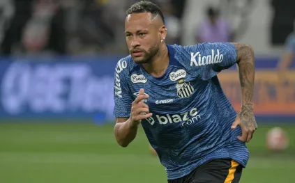 نيمار يخطف الأنظار بساعة باتيك فيليب ألماسية بقيمة 700 ألف دولار (فيديو)