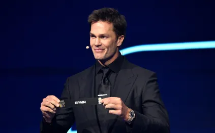 ساعة باتيك فيليب النادرة تخطف الأضواء من توم برادي في بث الـ"NFL"