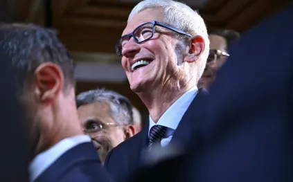 آيفون 17 يكتسح الأسواق العالمية.. كيف حققت آبل أفضل ربع مالي في تاريخها؟