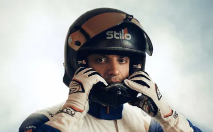 بطل الراليات ياسر سعيدان نجم غلاف مجلة "الرجل" لعدد شهر يناير 2026