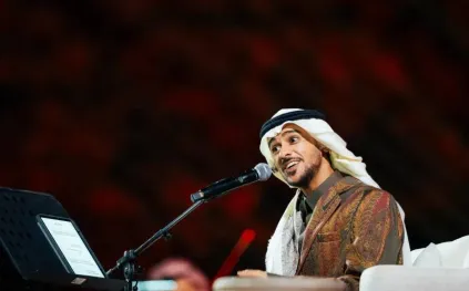 عايض يختتم حفله بأغنية "يادار لاهنتي" المميزة (فيديو)