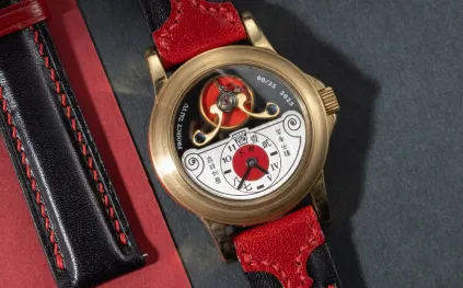 تكريم أسطوري بـ25 قطعة فقط.. ما سر ساعة تاي يو النادرة؟