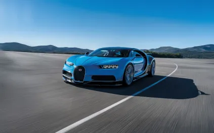 175 ألف كيلومتر.. "بوغاتي شيرون" تكسر أسطورة "سيارة المرآب"