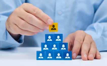 من الهيكلة إلى القيادة: دليلك لبناء إدارة ناجحة لشركتك الناشئة