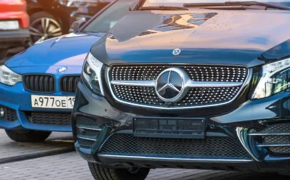 كيف خسرت مرسيدس سباق الفخامة أمام BMW خلال 2025؟