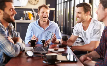 التواصل  مع الآخرين ليس رفاهية.. كيف تؤثر الوحدة على القلب والدماغ؟