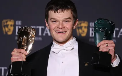 بعد تفوقه على كبار النجوم.. من هو روبرت أرامايو صاحب ثنائية البافتا 2026؟