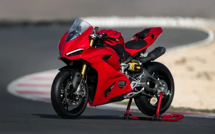 Ducati Panigale V2 2026: حقبة جديدة من التوازن الذكي والخفة الهندسية