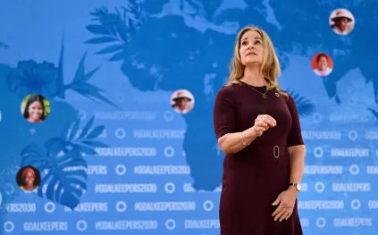 ميليندا غيتس تعلّق على ذكر بيل غيتس في قضية إبستين (فيديو)