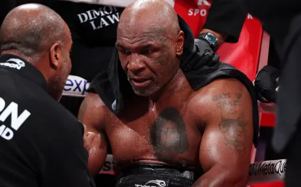 مايك تايسون وفلويد مايويذر يتواجهان في 2026.. تفاصيل النزال المرتقب