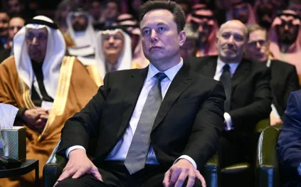 هل يقترب إيلون ماسك من لقب أول تريليونير في العالم؟