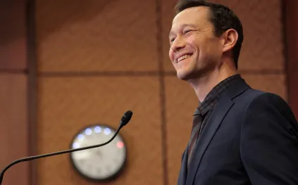 من إعلانات الأطفال إلى جوائز إيمي.. كم تبلغ ثروة جوزيف غوردون-ليفيت؟