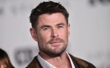 كريس هيمسورث يكشف أسرار حياته العائلية.. كيف يتعامل أطفال البطل الخارق معه؟