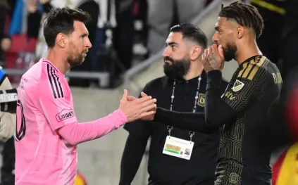 سواريز يتدخل لاحتواء غضب ميسي بعد سقوط إنتر ميامي بثلاثية (فيديو)