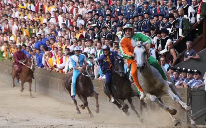 رحلة "Siena & The Palio": بين سحر سباقات الخيول وروعة السفر الفاخر