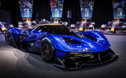 رد بول RB17 .. للحلبات حصرًا