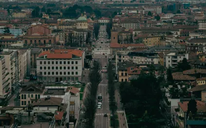 السياحة في بيرغامو: مدينة إيطالية بين التاريخ والهدوء