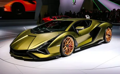 لقاء الفخامة بالهندسة : تعاونات بين العلامات الراقية وصناع السيارات الفاخرة 