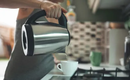 هل يُسهم شرب الماء الساخن في خسارة الوزن؟