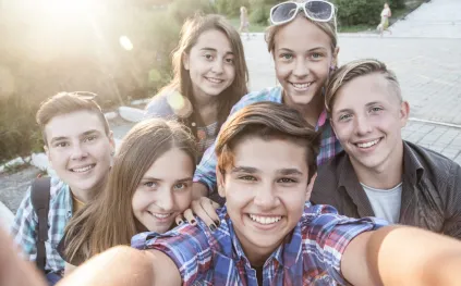 كيف تكشف وسائل التواصل الاجتماعي عن أنماط شخصية المراهقين؟