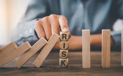 إدارة المخاطر المالية: كيف تحمي أموالك دون تعطيل النمو؟