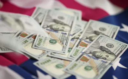 تباين ملحوظ في أسعار العملات مقابل الريال اليوم الإثنين 23 فبراير 2026