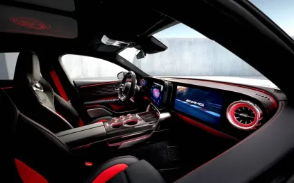  شاشات ثلاثية وتحكم بديهي.. مفاجآت داخل مرسيدس-AMG GT الجديدة