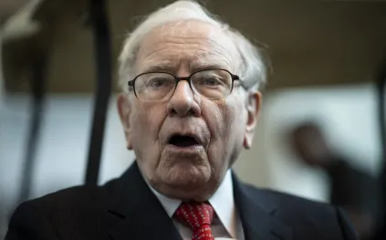 وارن بافيت يطلق مزادًا خيريًا يجمع مشاهير الفن والرياضة