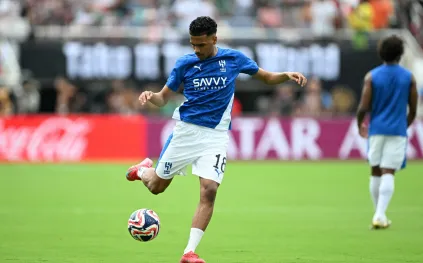 حكم أجنبي يقود مواجهة الأهلي والهلال في كأس الملك.. من هو؟