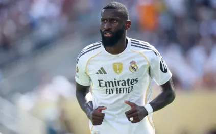 أنطونيو روديغر يُدهش المتابعين بلحظة روحانية قبل موقعة مانشستر سيتي (فيديو)