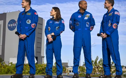 "أرتميس 2" تعيد البشر إلى القمر بعد 50 عامًا.. 6 أرقام قياسية تنتظر طاقم المهمة