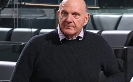 ستيف بالمر يحتفل بعيد ميلاده السبعين: من مايكروسوفت إلى عرش الاستثمار