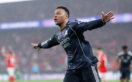 حقيقة علاقة كيليان مبابي وإستر إكسبوسيتو: حب أم خيانة؟