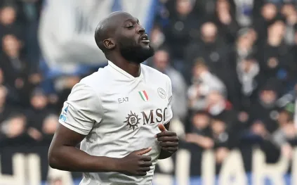 لوكاكو يسير على خطى مبابي.. هل وصلت الأزمة مع نابولي لطريق مسدود؟