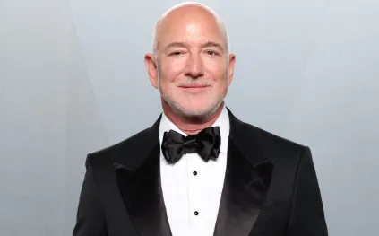 جيف بيزوس ولورين سانشيز يتألقان في حفل Vanity Fair (فيديو)