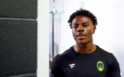 آي شو سبيد يقلب الموازين في WWE.. كيف خسر "ذا أوسوز" اللقب؟ (فيديو)