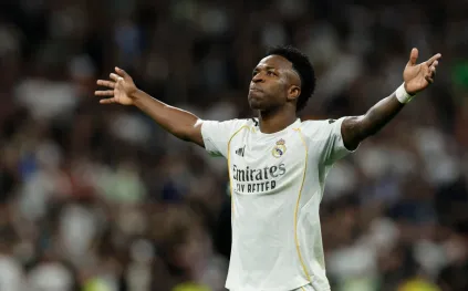 الوفاء لا ينتهي.. فينيسيوس يُسعد طفل فاسكيز بهدية خاصة