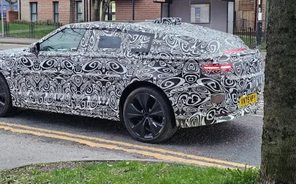 رينج روفر فيلار الكهربائية 2027 تكشف عن تصميم غريب ومبتكر 