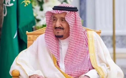 خادم الحرمين الشريفين يهنئ الأمة الإسلامية بعيد الفطر المبارك