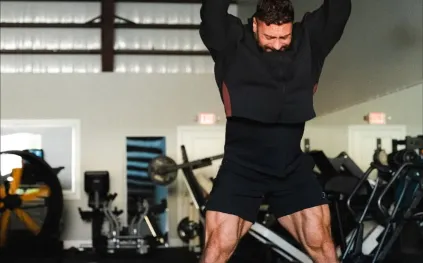 إليك الطريقة الأمثل لبناء أرجل فولاذية بأسلوب بطل مستر أولمبيا  (فيديو)