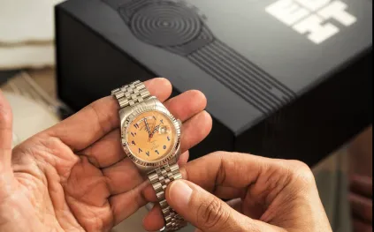 EDIT by Ahmed Seddiqi… الساعة كامتداد لأسلوب الرجل