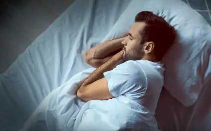 دور النوم الكافي في تقوية المناعة عند الرجال: أعمق مما تتخيل